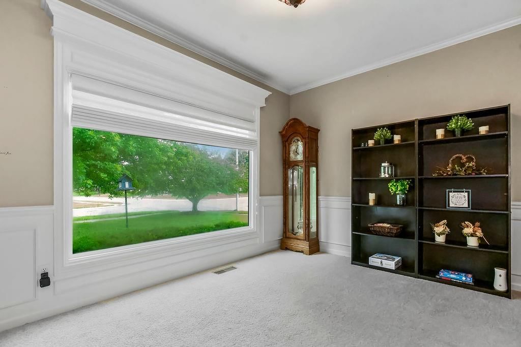 600 N Oak Street — photo 4