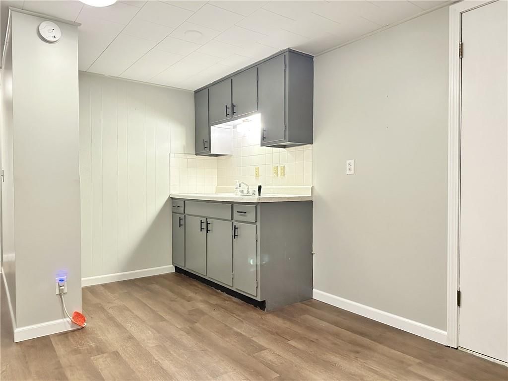1411 E 10th Street — photo 34