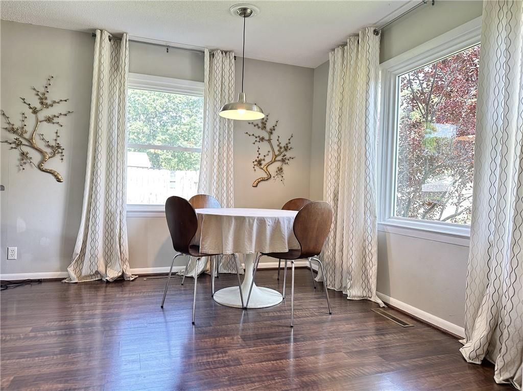 1411 E 10th Street — photo 10