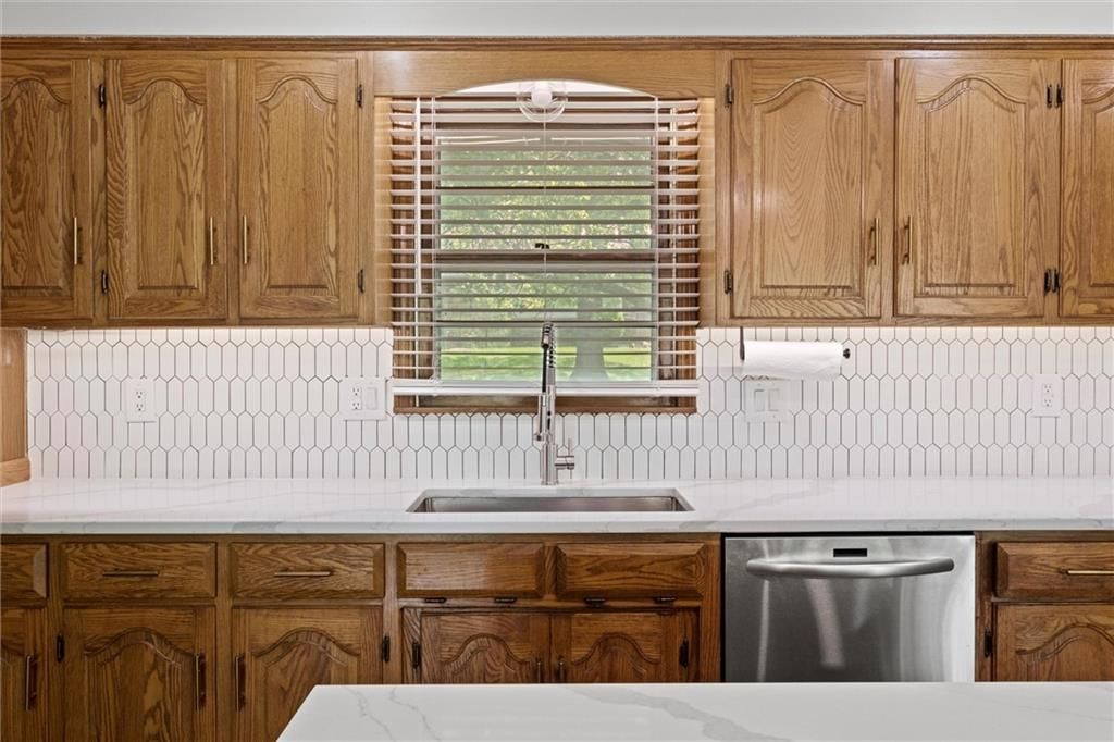 5712 NW Raintree Drive — photo 14