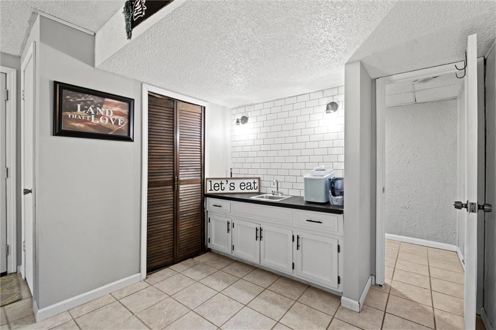 5712 NW Raintree Drive — photo 23