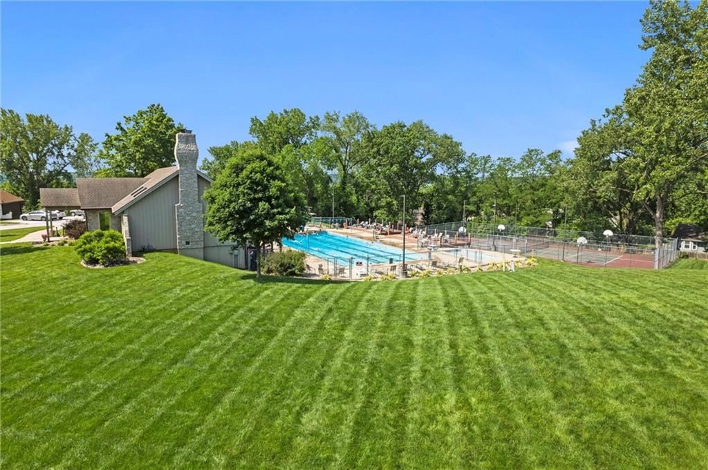 5712 NW Raintree Drive — photo 35