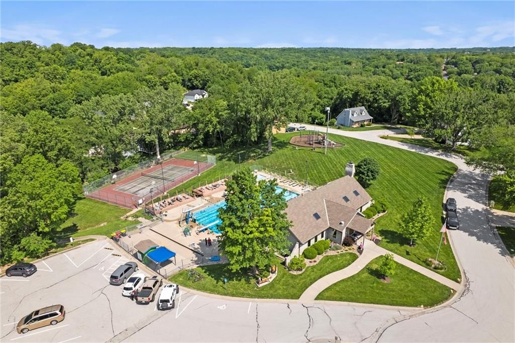 5712 NW Raintree Drive — photo 38