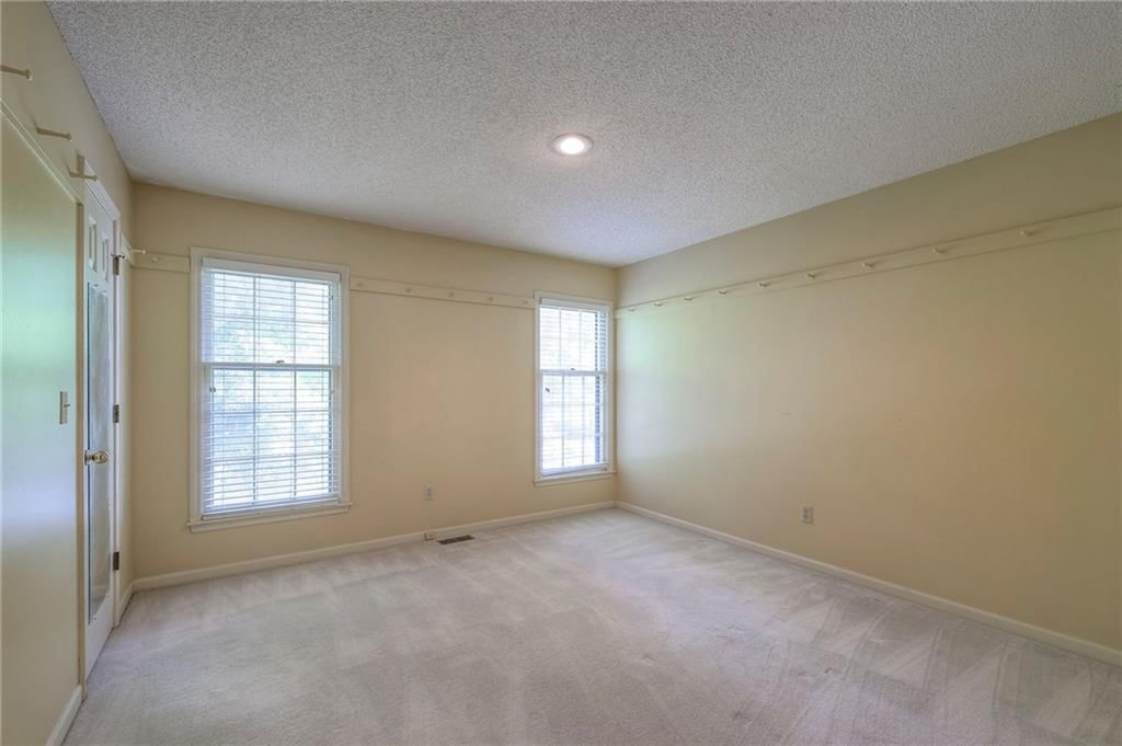 324 N PERSIMMON Drive — photo 24