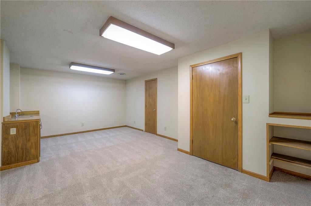 324 N PERSIMMON Drive — photo 34