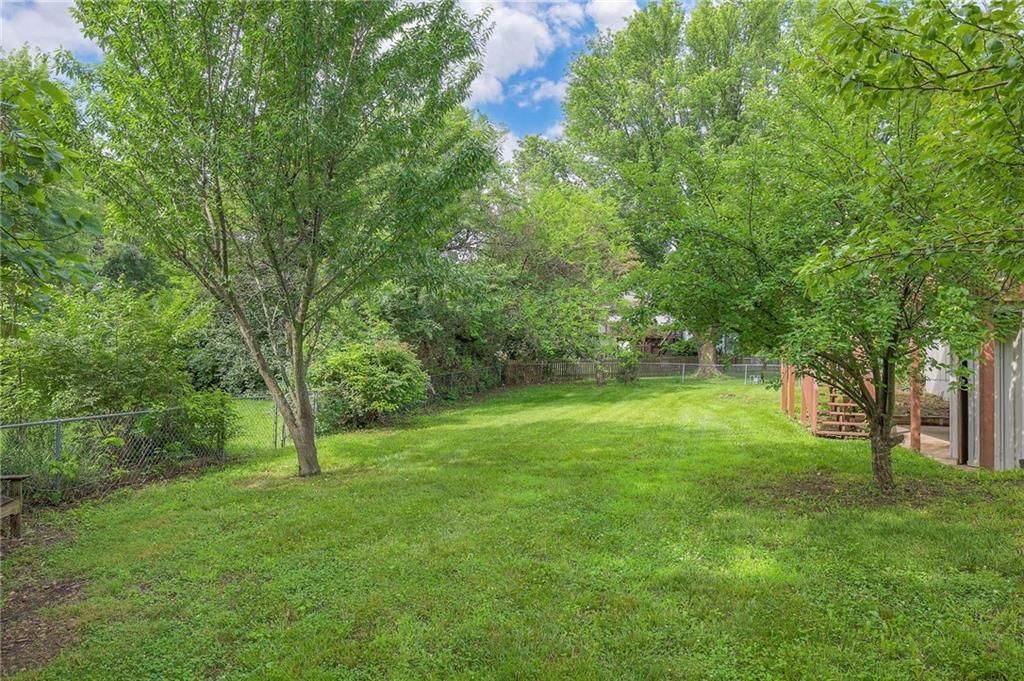324 N PERSIMMON Drive — photo 41