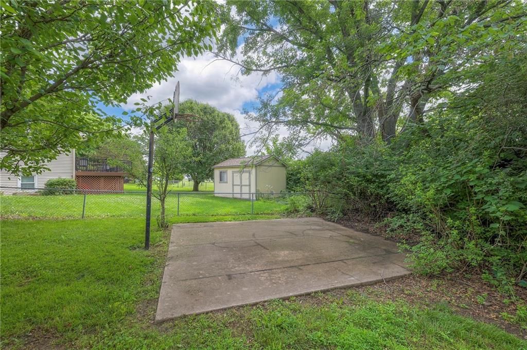324 N PERSIMMON Drive — photo 42