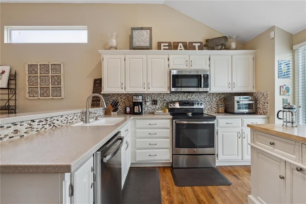 5773 Meadow Heights Drive — photo 16