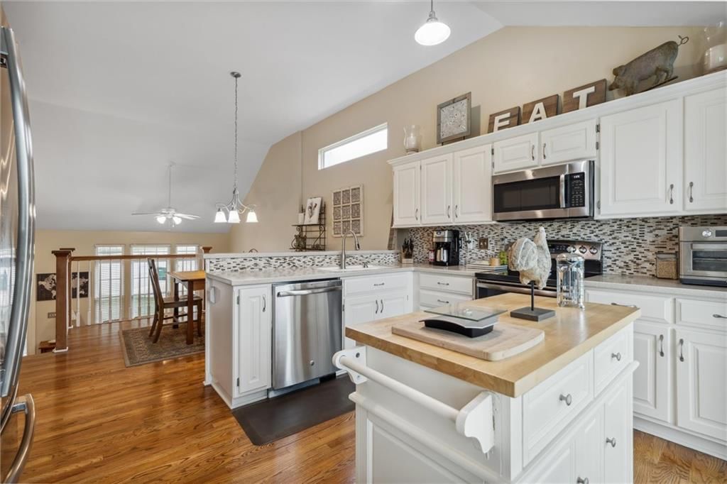 5773 Meadow Heights Drive — photo 17