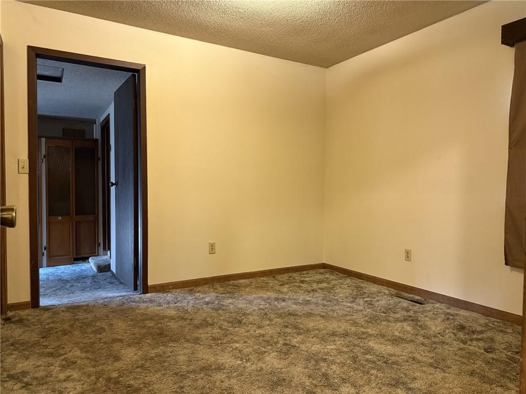 2501 Harris Avenue — photo 8