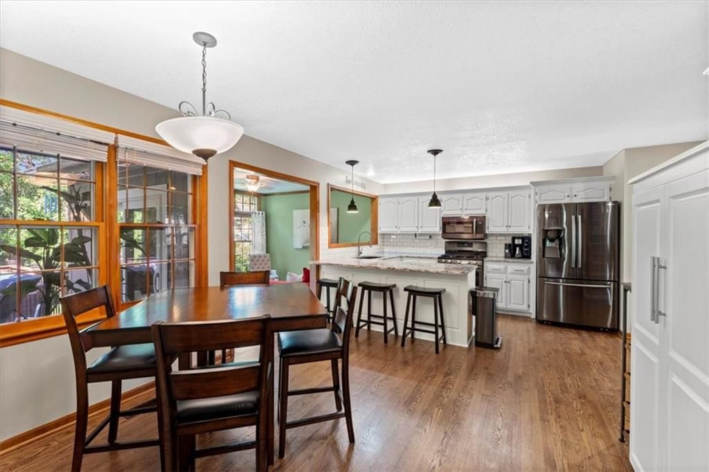 8405 Hall Street — photo 16