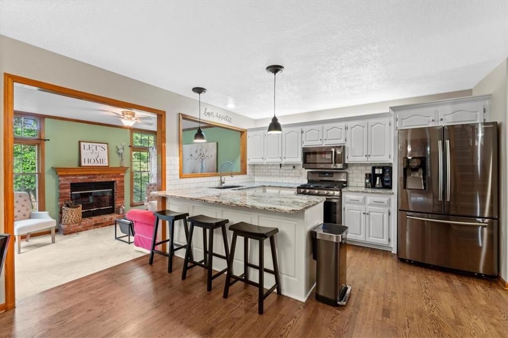 8405 Hall Street — photo 17