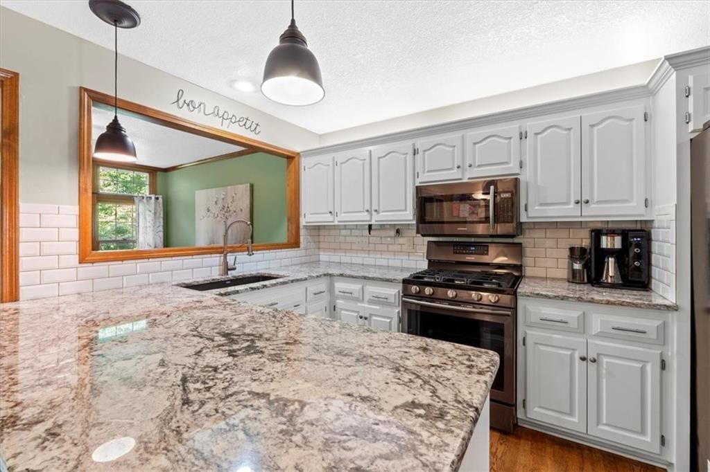 8405 Hall Street — photo 19