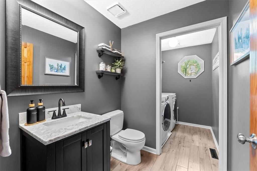 8405 Hall Street — photo 23