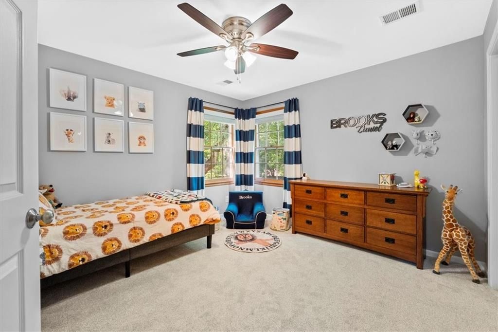 8405 Hall Street — photo 30