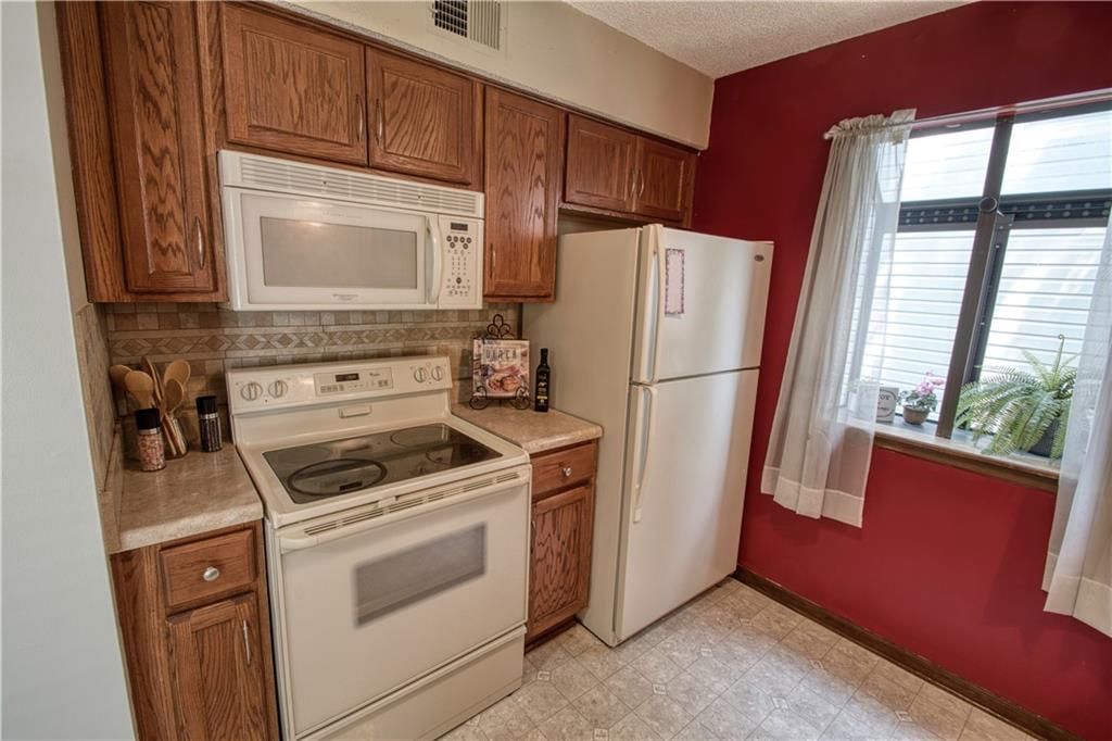 16312 W 126th Terrace — photo 8