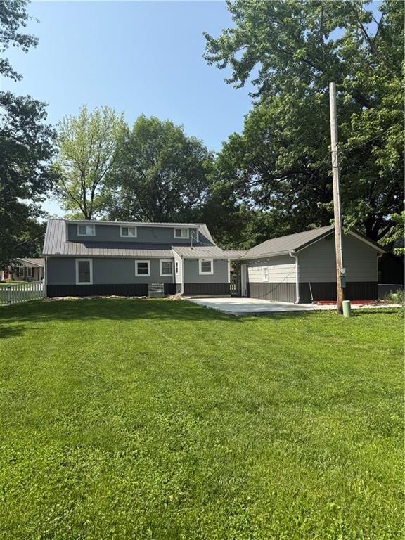 404 Lincoln Street — photo 28