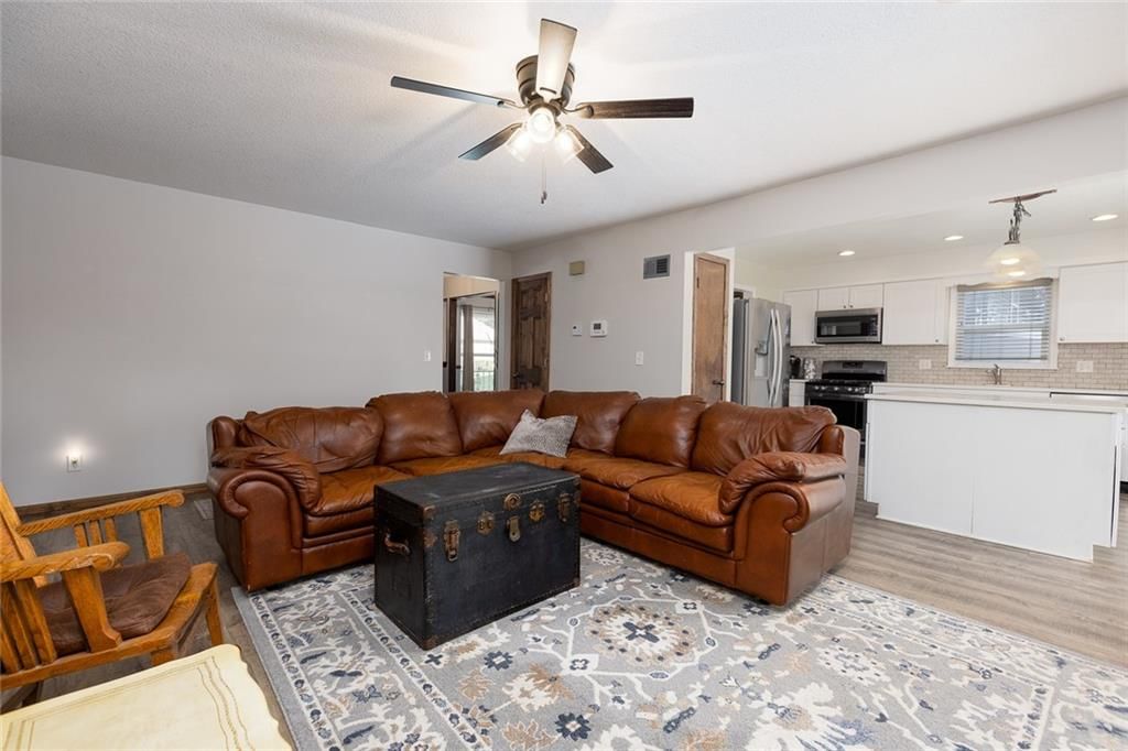 7207 N Woodland Avenue — photo 9