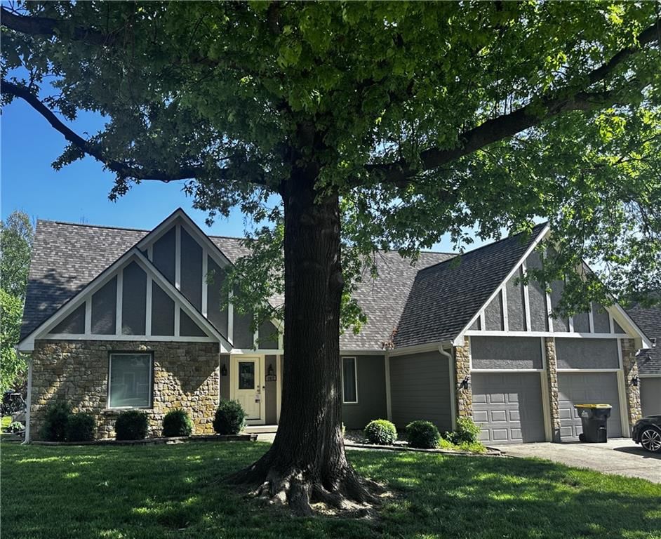 1817 NE Waterfield Lane, Blue Springs, MO