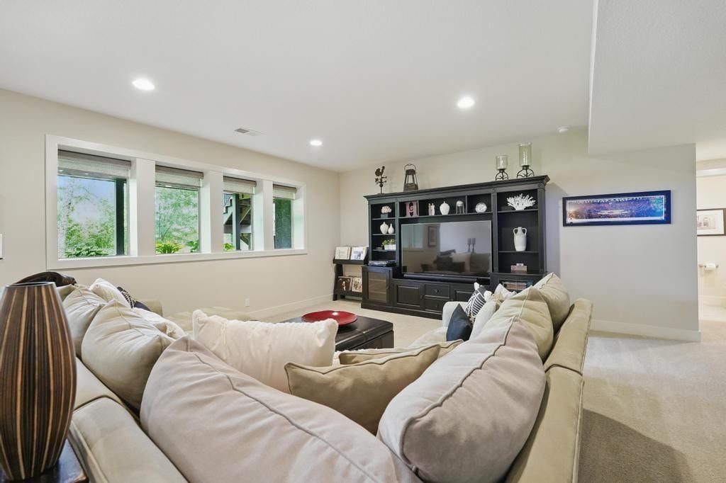 16005 Melrose Street — photo 50