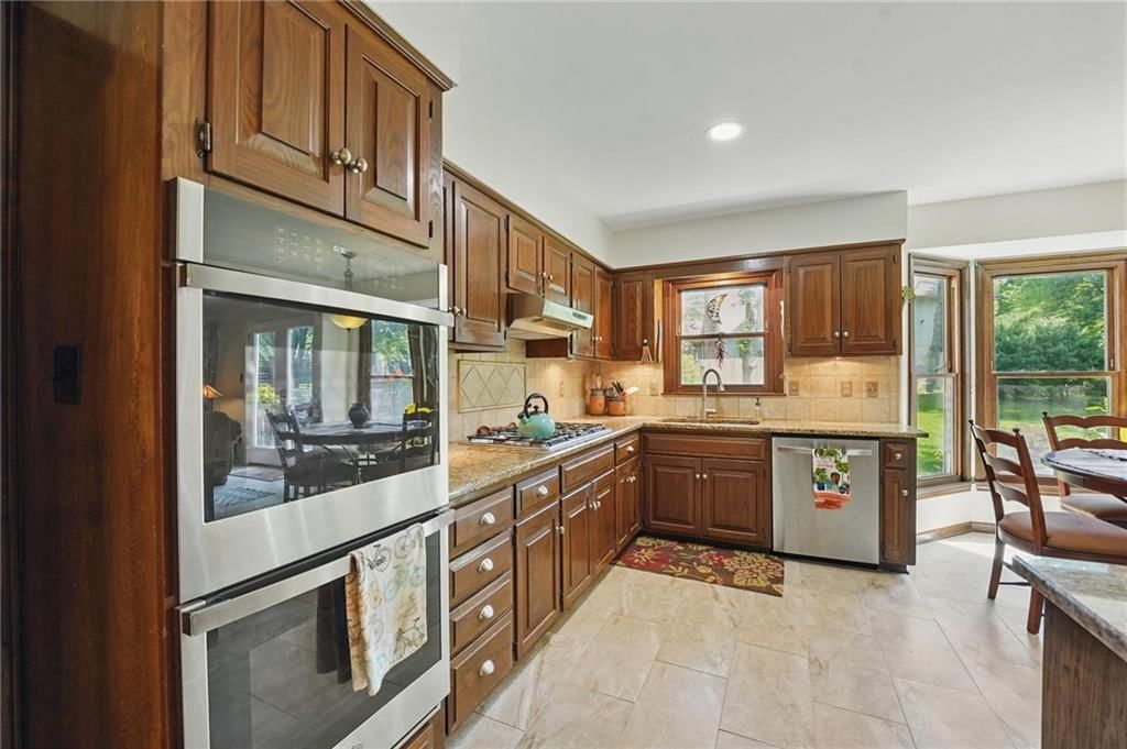 7908 Rosehill Road — photo 11