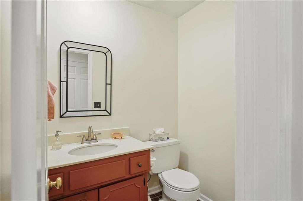 7908 Rosehill Road — photo 18