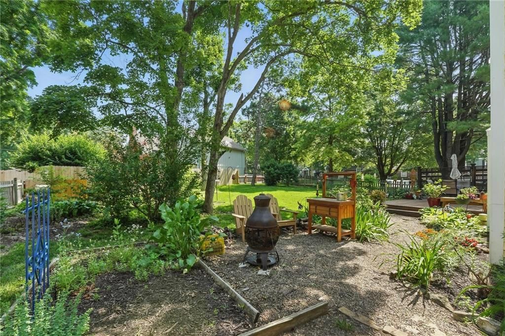 7908 Rosehill Road — photo 39
