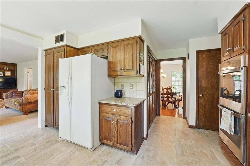 7908 Rosehill Road — photo 9