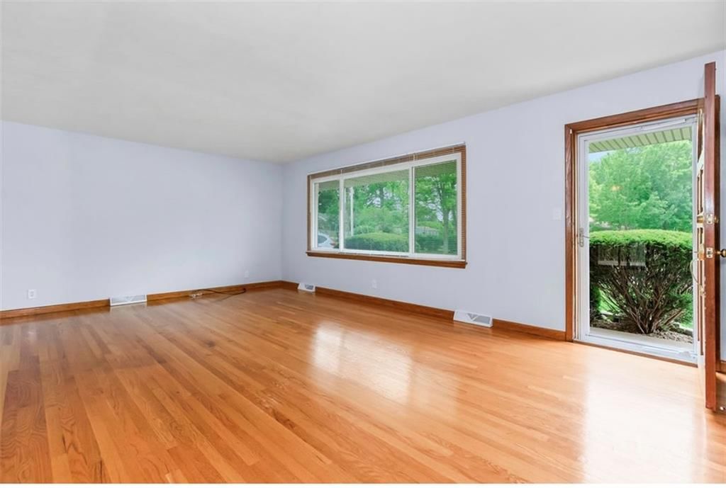 615 S Vassar Avenue — photo 4