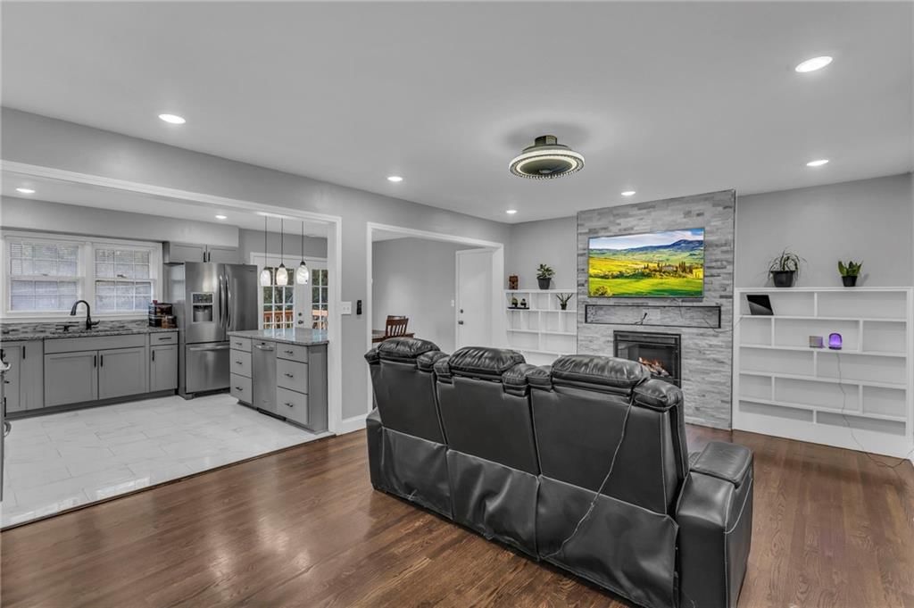 5800 FAIRLANE Drive — photo 7