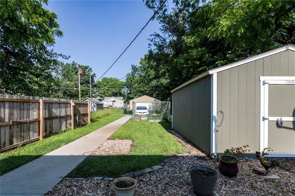 128 S Poplar Street — photo 18