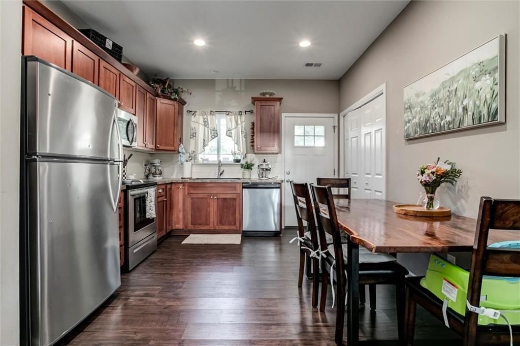 128 S Poplar Street — photo 8