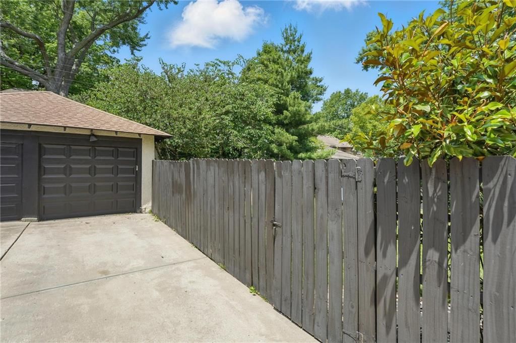 7228 Belleview Avenue — photo 45