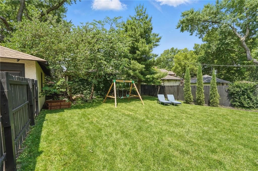 7228 Belleview Avenue — photo 46