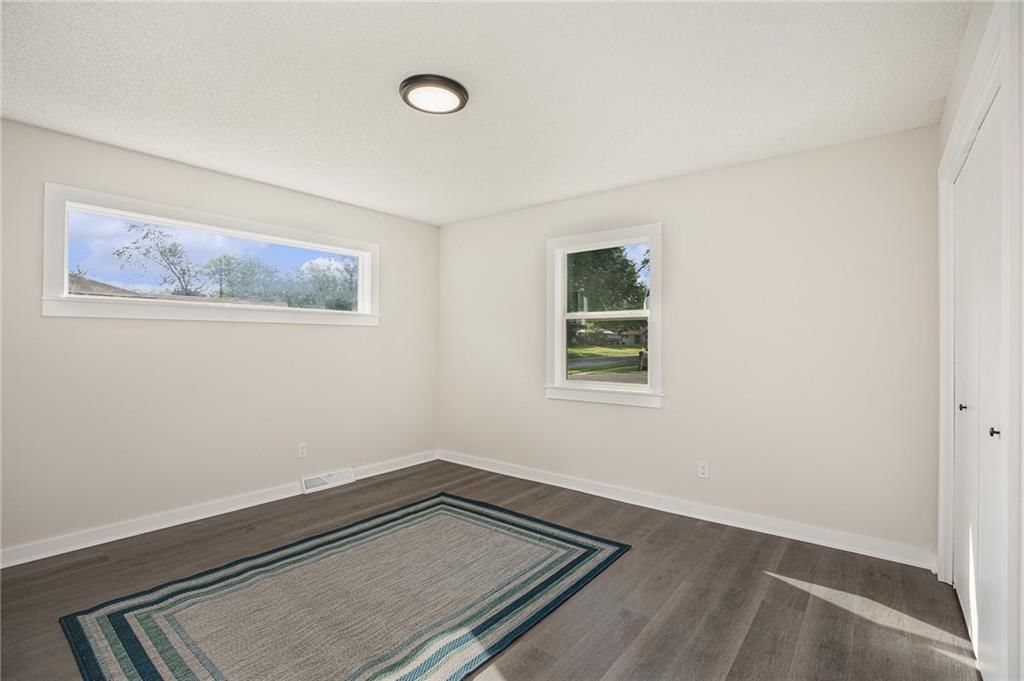 624 S Locust Street — photo 16