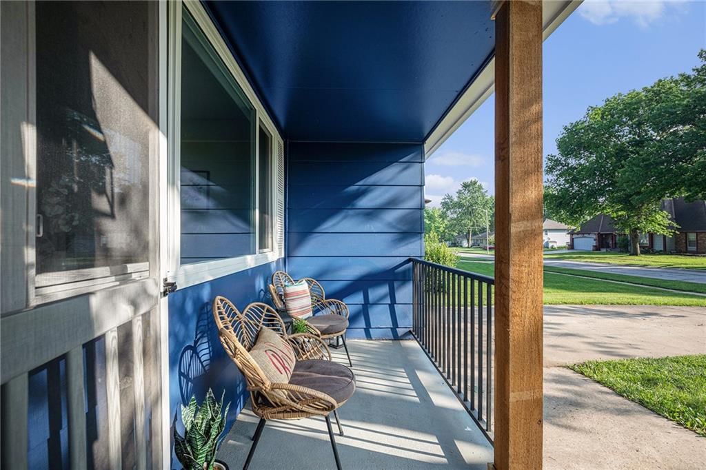 624 S Locust Street — photo 3