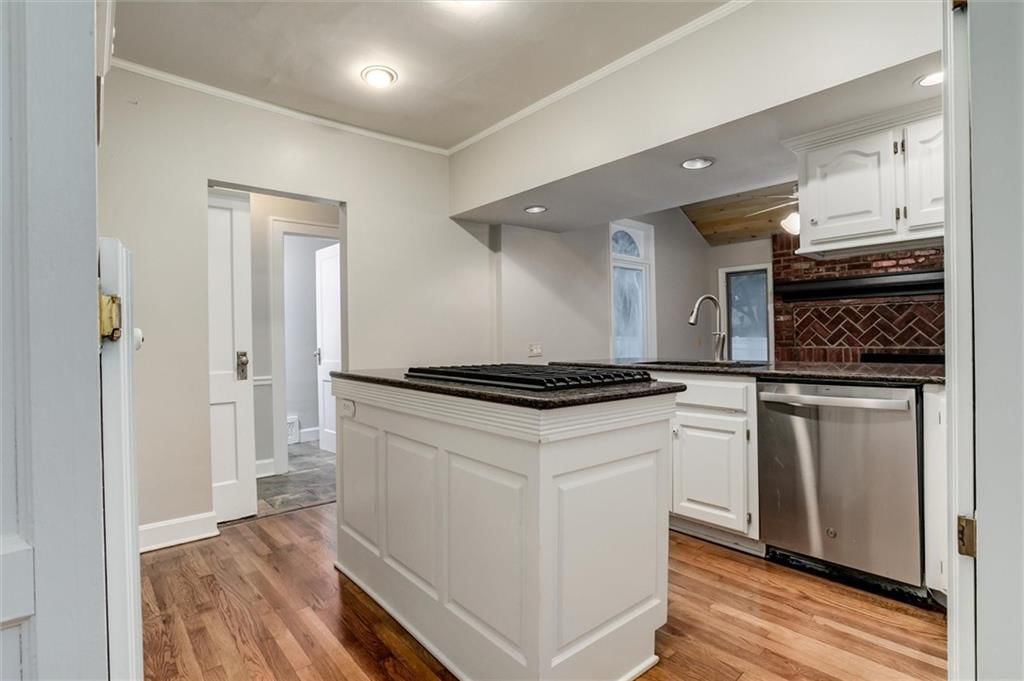 108 SW Madison Street — photo 8