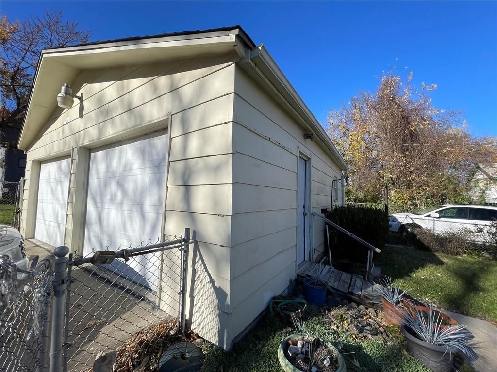 2456 Spruce Avenue — photo 23