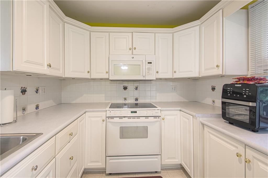 445 W 104th Street — photo 2