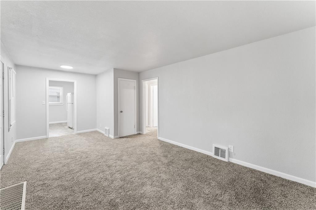 3112 S Claremont Avenue — photo 8
