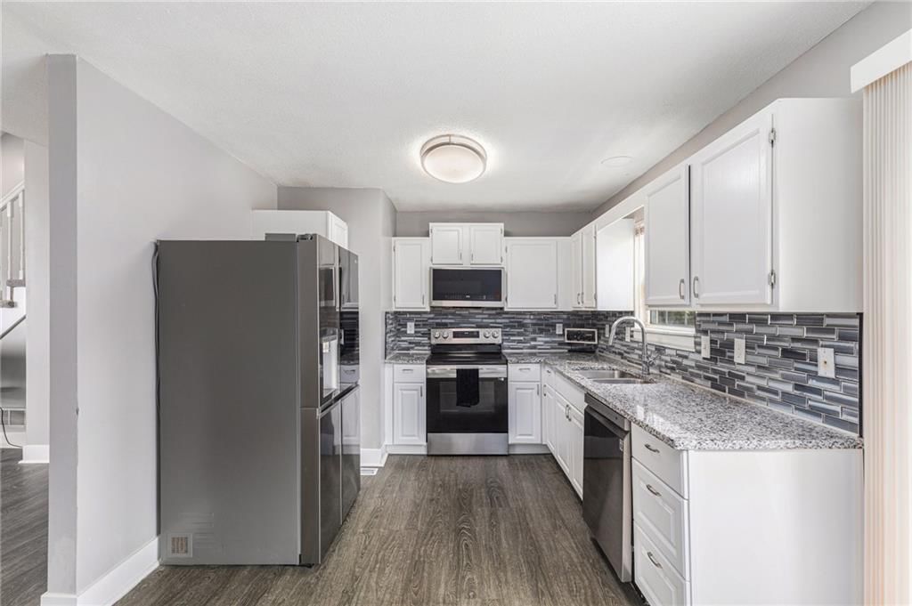 13707 Bennington Avenue — photo 11