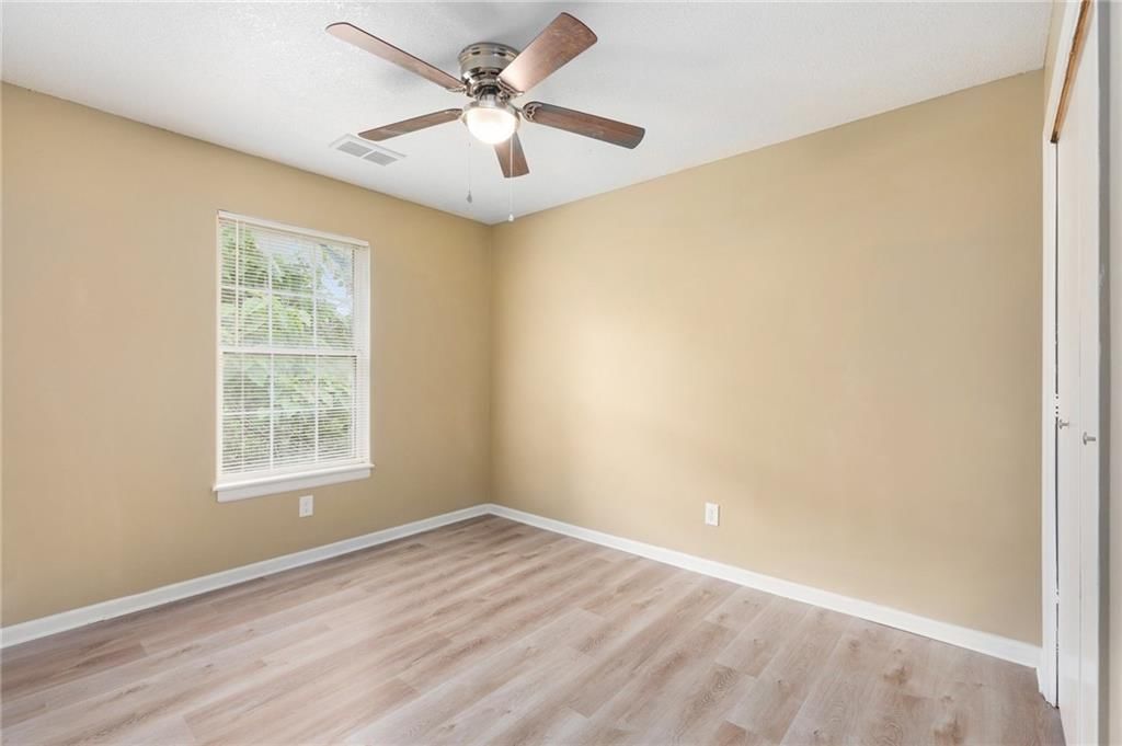 13707 Bennington Avenue — photo 17