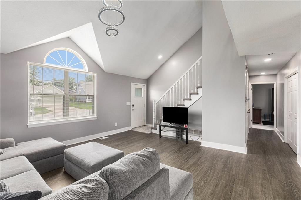 13707 Bennington Avenue — photo 7