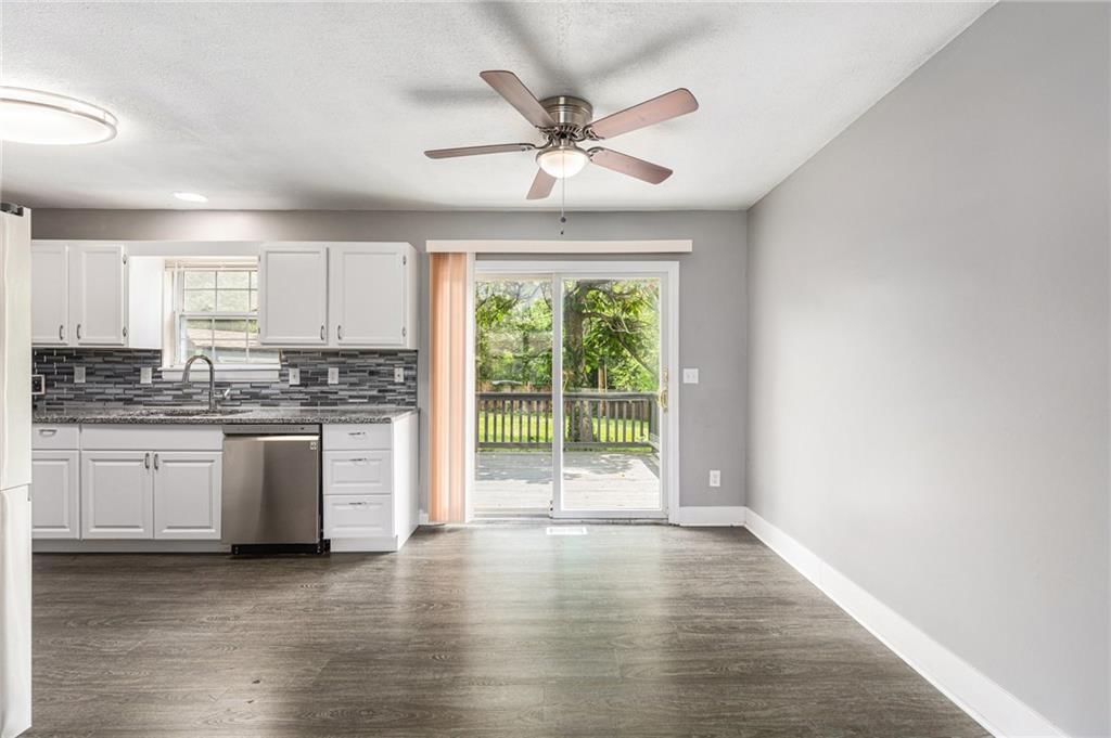 13707 Bennington Avenue — photo 9