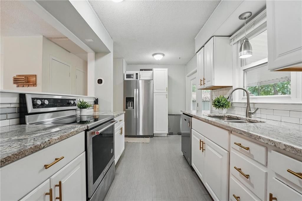 310 Melrose Street — photo 18