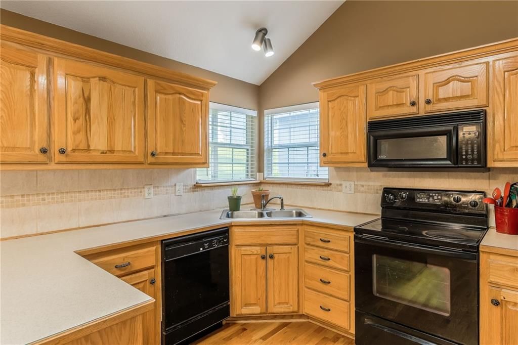 604 NW Scenic Drive — photo 13