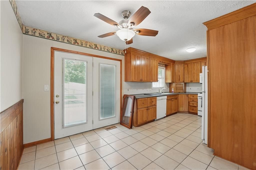 2326 NE 42nd Street — photo 11