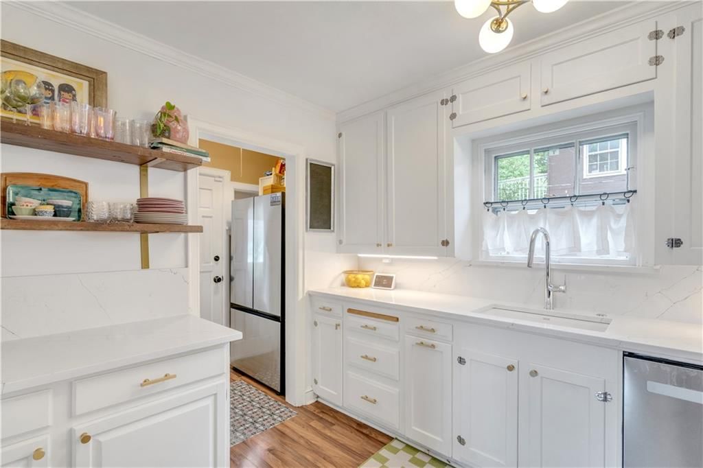 617 E 64th Terrace — photo 11