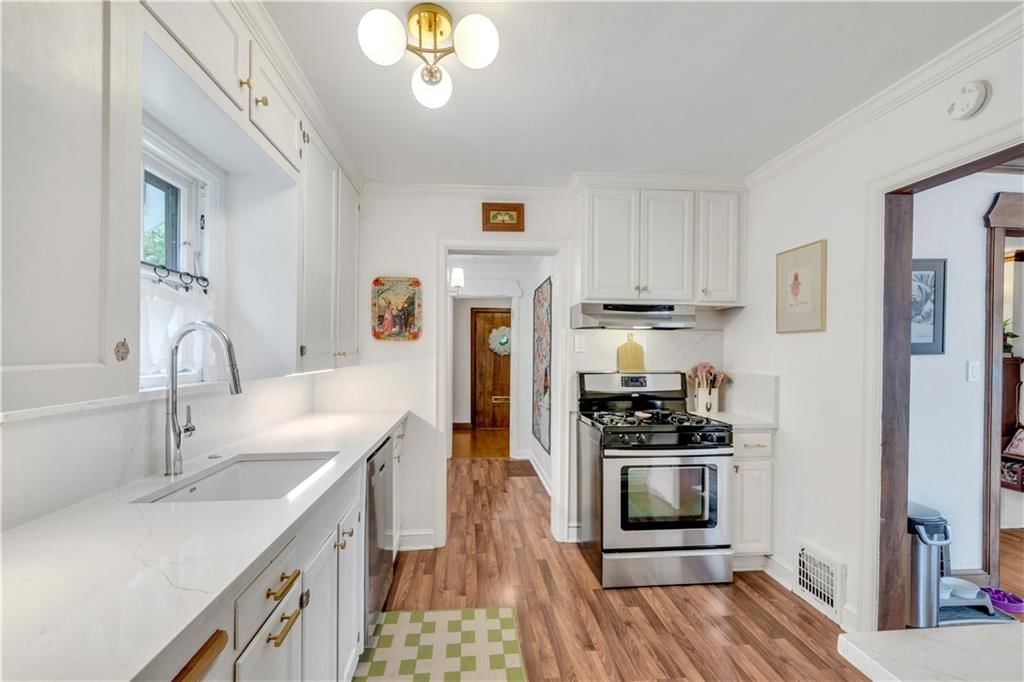 617 E 64th Terrace — photo 12