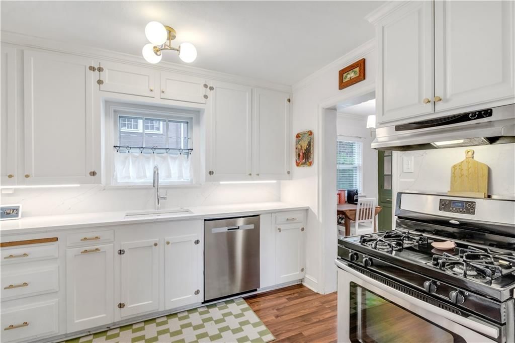 617 E 64th Terrace — photo 10